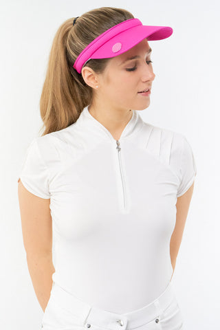 Hot Pink Clip ladies golf visor constructed with quick-drying fabrics. The visor comes in a one size fits all design which clips around your head to hold it securely in place. It also features a concealed magnet  in peak with a hand enamelled lace effect golf ball marker attached, making it a lovely golf accessory, golf gift! The headband features a soft lined absorbent towel. 