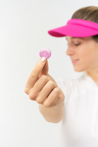 Hot Pink Clip ladies golf visor constructed with quick-drying fabrics. The visor comes in a one size fits all design which clips around your head to hold it securely in place. It also features a concealed magnet  in peak with a hand enamelled lace effect golf ball marker attached, making it a lovely golf accessory, golf gift! The headband features a soft lined absorbent towel. 