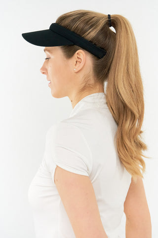Black Clip ladies golf visor constructed with quick-drying fabrics. The visor comes in a one size fits all design which clips around your head to hold it securely in place. It also features a concealed magnet  in peak with a hand enamelled lace effect golf ball marker attached, making it a lovely golf accessory, golf gift! The headband features a soft lined absorbent towel. 