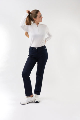 Navy Ladies golf trousers made from flexible lightweight 4 way stretch material.  Featuring a zip and button fastening with five belt loops, a regular fit with anti-crease and anti-static properties. These women's golf trousers have two open pockets to the front and back. Size 8 to 20.