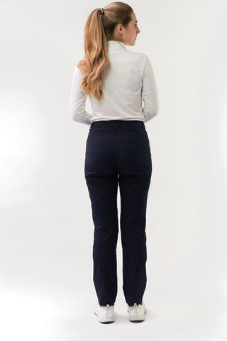 Navy Ladies golf trousers made from flexible lightweight 4 way stretch material.  Featuring a zip and button fastening with five belt loops, a regular fit with anti-crease and anti-static properties. These women's golf trousers have two open pockets to the front and back. Size 8 to 20.