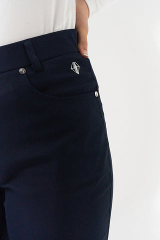 Navy Ladies golf trousers made from flexible lightweight 4 way stretch material.  Featuring a zip and button fastening with five belt loops, a regular fit with anti-crease and anti-static properties. These women's golf trousers have two open pockets to the front and back. Size 8 to 20.