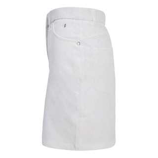 Traditional style lightweight White Skort made in a four-way stretch polyester fabric. The skort has a small slit at the back, two front pockets and a zipper with button fastening. The buttons are etched with the Pure Golf logo, which also features on the two back pockets in very subtle stitching for an overall stylish effect. They come with matching attached undershorts.